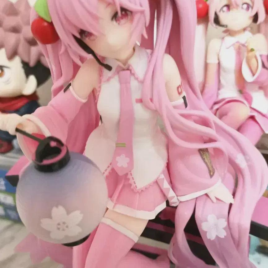 

Сакура Мику Amp+ Фигурка Cherry Blossom Lantern Ver. Хацунэмику