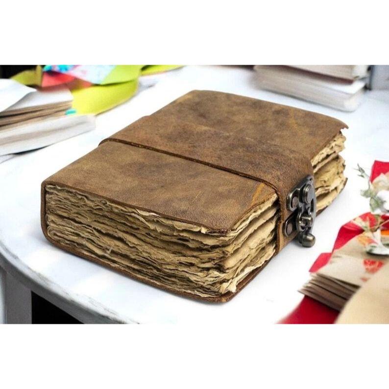 

Блокнот-ежедневник из натуральной кожи ручной работы, винтажный, с состаренной бумагой, подарок для писателей 7 x 5 in коричневый