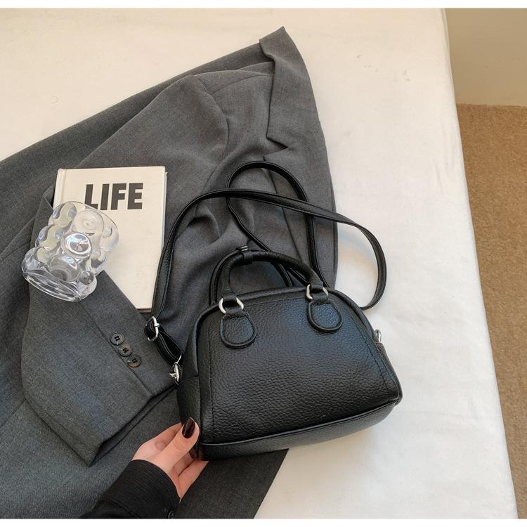 Ins Small Bag Women's Shoulder Bag Fashion Versatile Hand Bag Korean Version Niche Retro Shell Bag New Messenger Bag