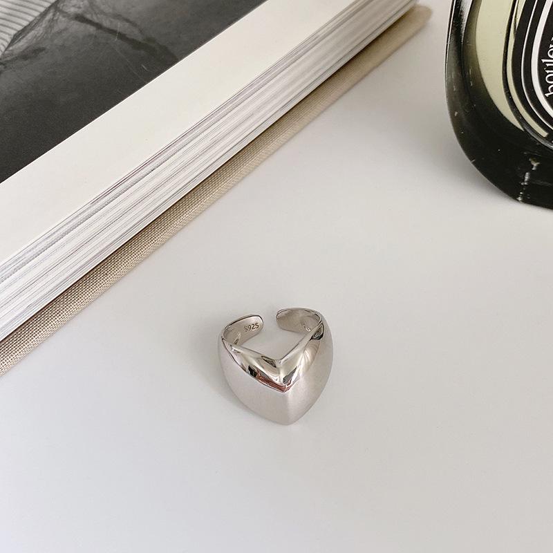 Adjustable Women's Heart Ring - Trendy, Versatile, and Stylish for a Unique Look