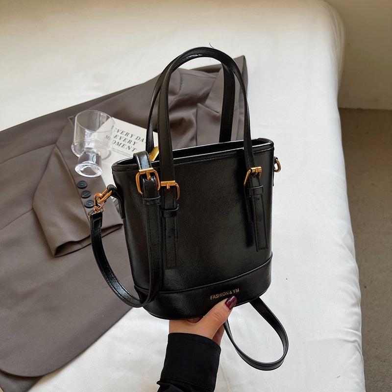2025 New Fashion Foreign Style Korean Hand Carrying Bucket Bag Simple Casual Versatile Commuter Shoulder Messenger Bag Women