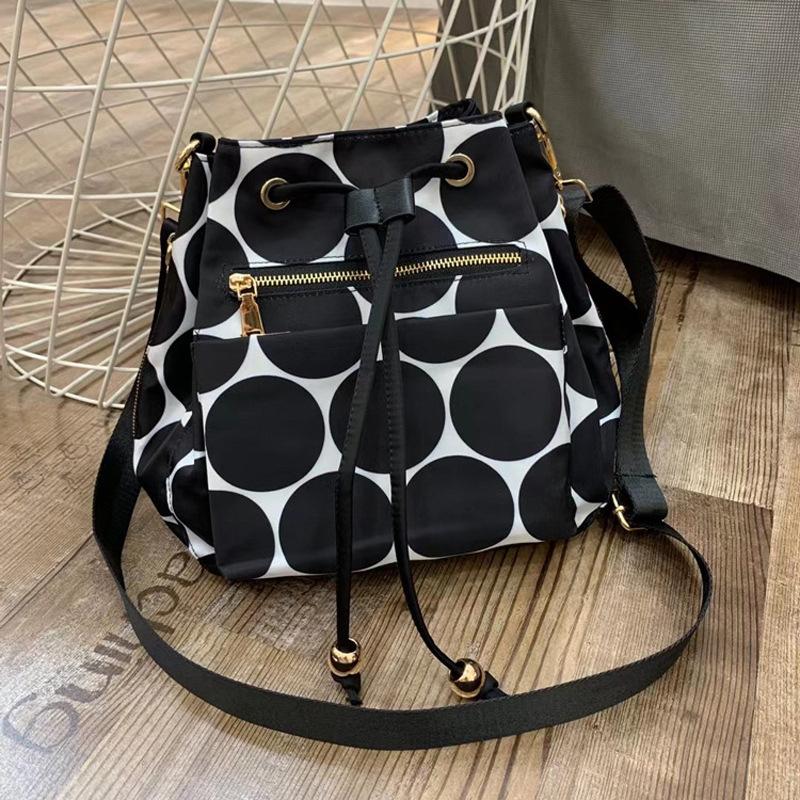 Simple Handbag, Large-capacity Fashionable Single-shoulder Crossbody Bag for Ladies, Stylish Daily Commuting Bucket Bag