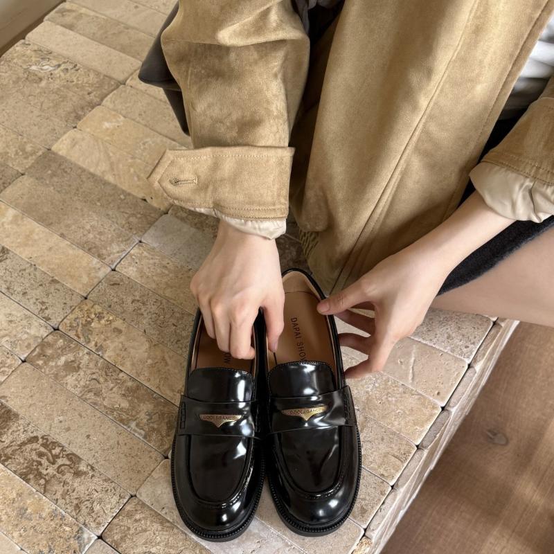 

Genuine Leather Women s Comfortable Round ToeFlats Medium Heel Thi Heel Heightening Small Leather Women s Fashion Casual Shoes 35