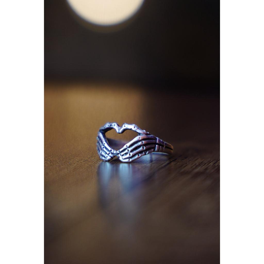 Verstellbarer Ring mit Herz-Skelett-Modell