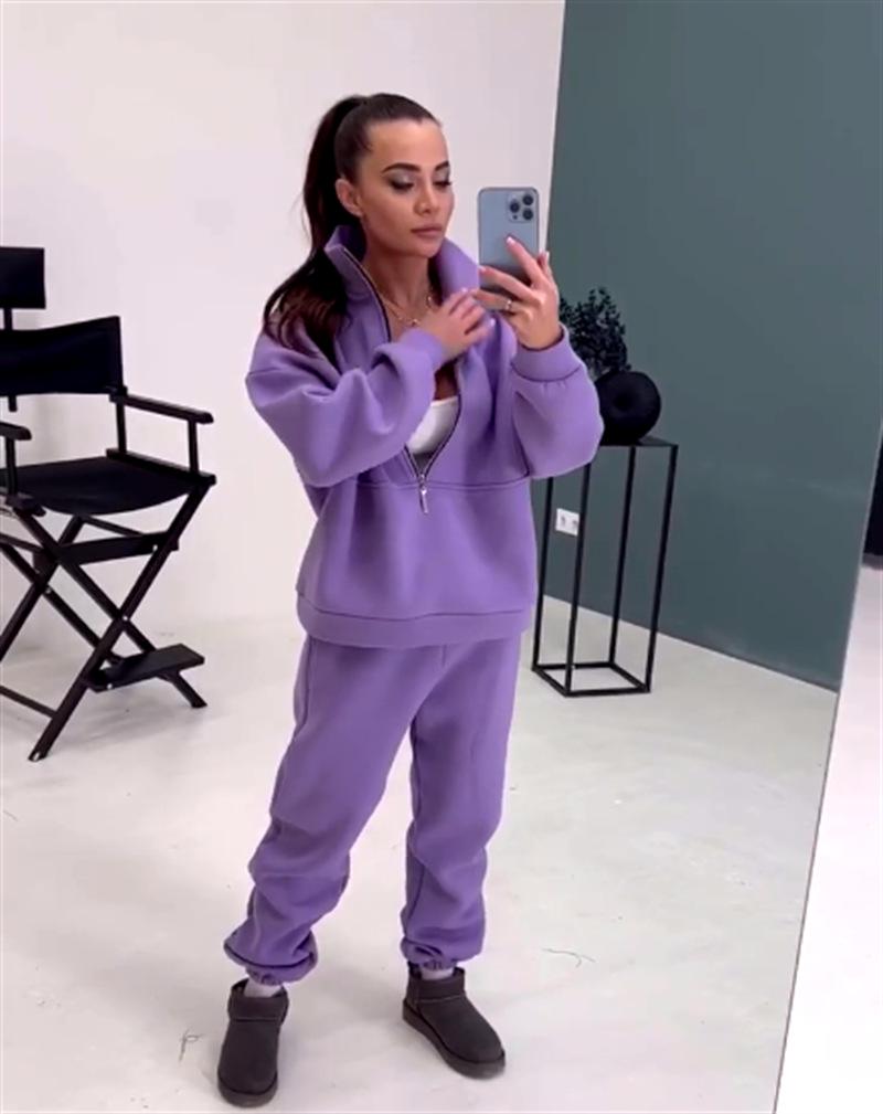 Mode Femme Européenne & Américaine Sweat-shirt Style Japonais: Ensemble deux pièces tricoté en polaire premium de couleur unie, Collection 2023.