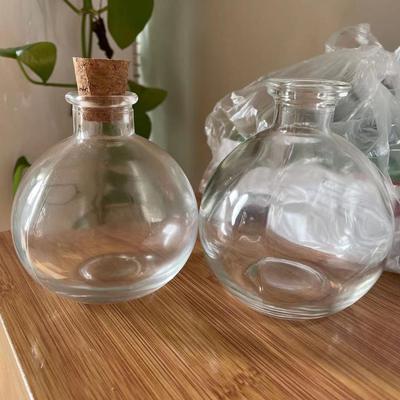 Runde, kristallweiße Kugelflasche mit Holzstopfen – erhältlich in 120 ml, 180 ml, 250 ml – ideal für Drift-, Wishing- und ätherische Öle.