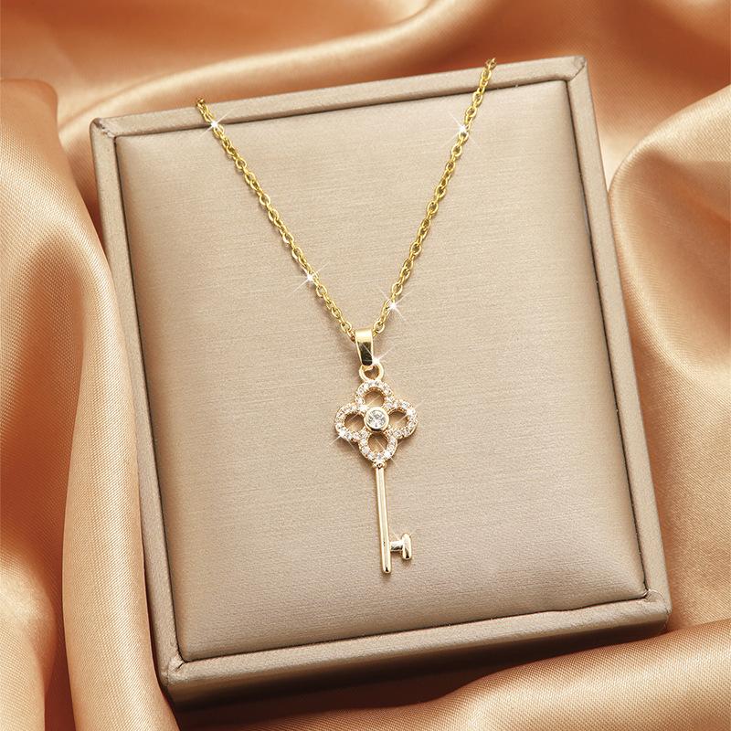 Luxury Shiny Stainless Steel 18k Gold Zircon Heart Butterfly Pendant Necklace Women Boutique Pearl Flower Leaf Necklace for Gift