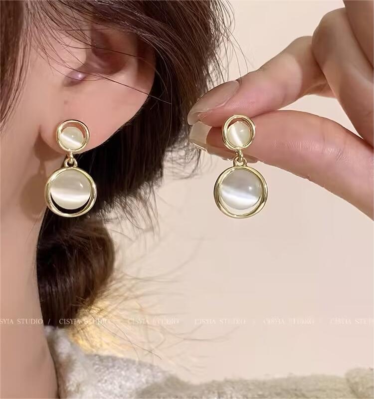 

Корейские серьги с кисточками: Серебряная игла, высококачественный искусственный жемчуг, ретро кошачий глаз – нишевый стиль для женщин