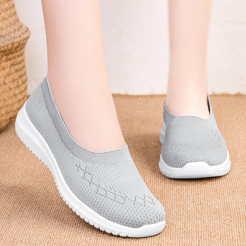 Chaussures pour femmes nouvelles chaussures pour femmes chaussures décontractées respirantes en maille tissée à la mouche chaussures en tissu à semelle souple grande taille chaussures légères à enfiler chaussures de mère