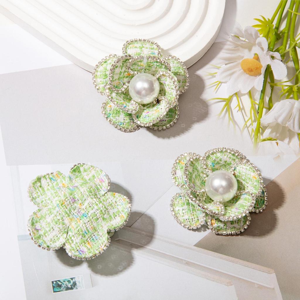 Handmade Korean Camellia Brooch: Elegant Women's Fashion Pin