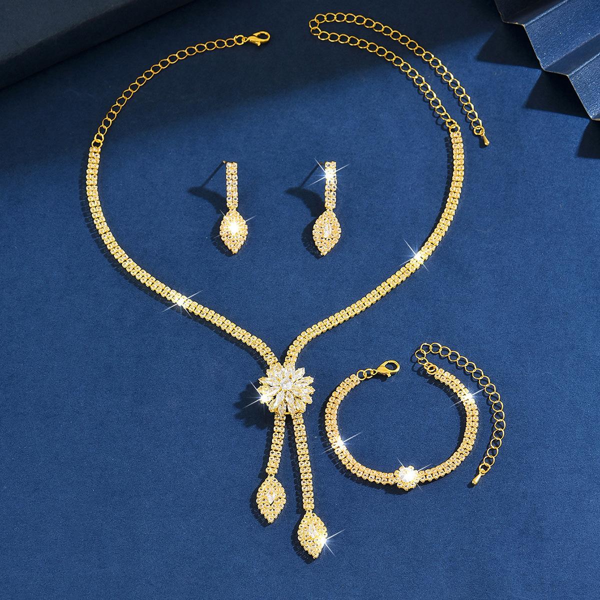 

2026 European and American Flower Rhinestone Necklace Light Luxury Bridal Jewelry Wedding Photography Set Women 45CM