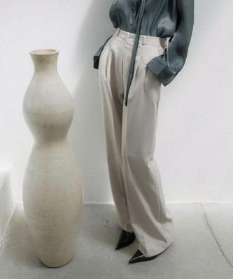 Memua Classic Two-Pin Tuck Slacks