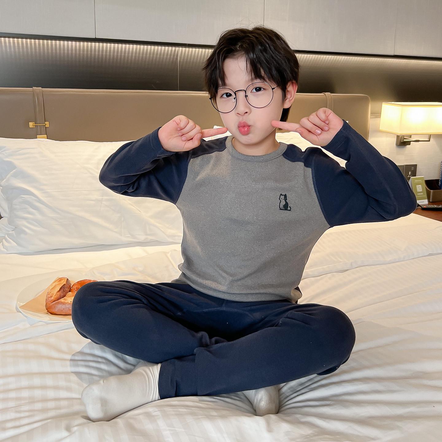 

Комплект детской пижамы из немецкого бархата 2025 – Теплая зимне-осенняя пижама для подростков 150 cm серый