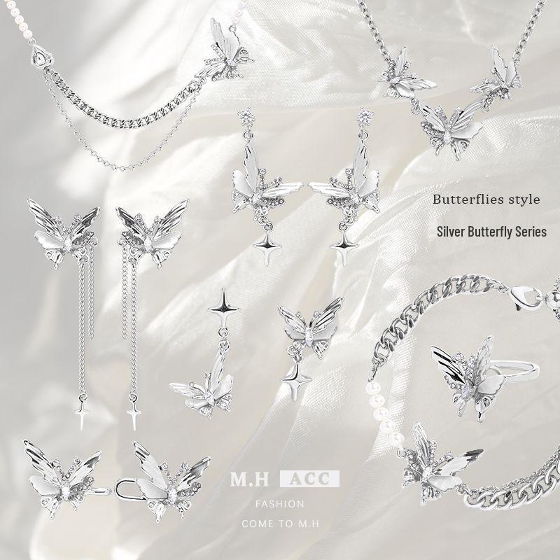 Elegant Silver Butterfly Pendant Necklace for Women - Luxurious and Stylish Clavicle Chain