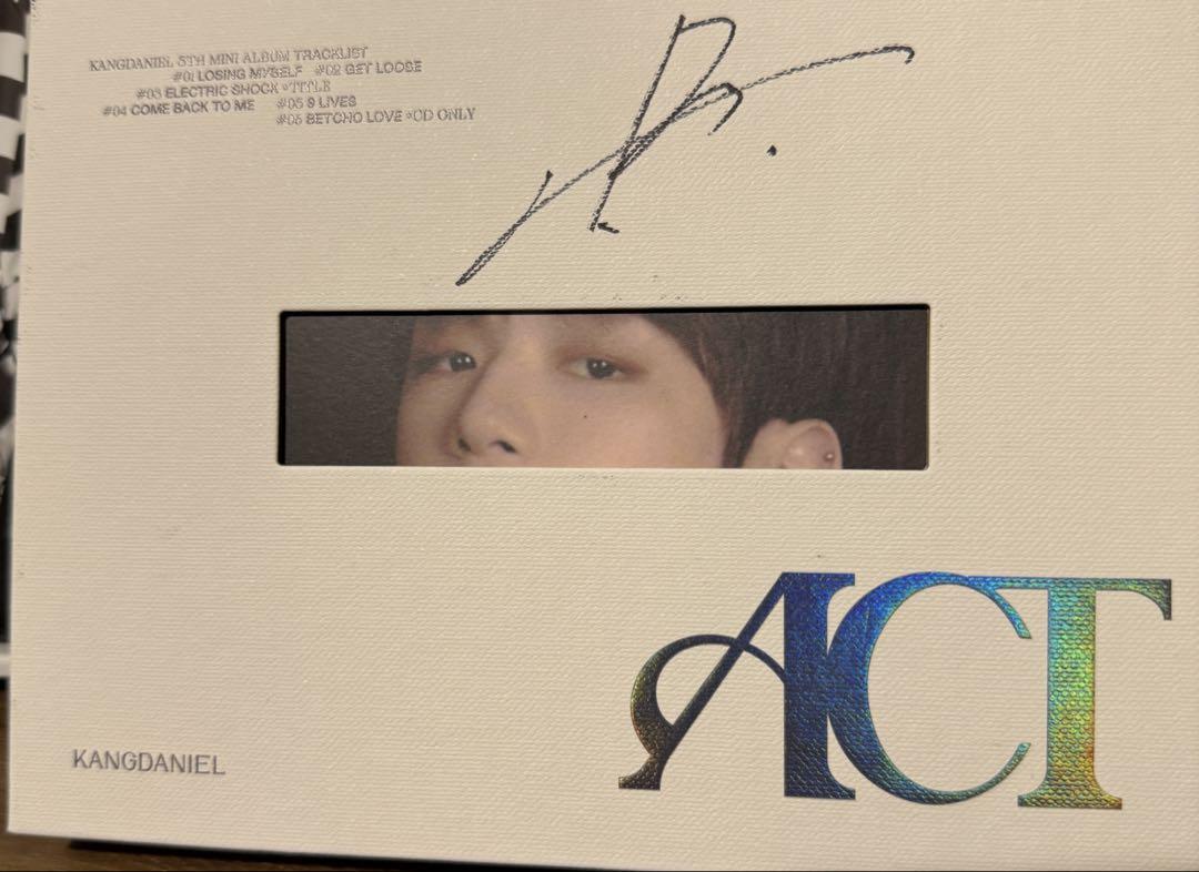

[USED] Kang Daniel ACT autographed album
