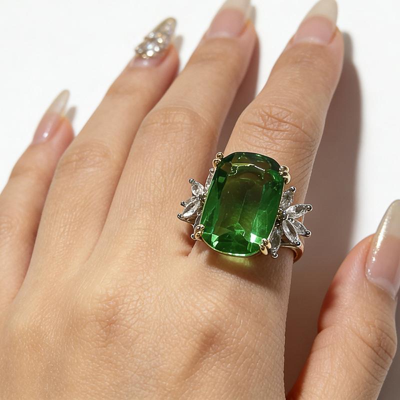Huitan Opulent Wedding Rings with Big Green CZ Exquisite Graceful Women Finger Accessories Trendy Chic Temperament Party Jewelry