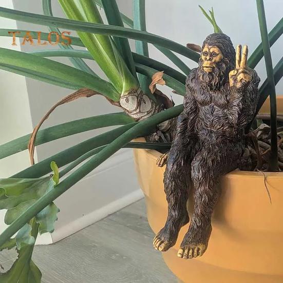 Middle Finger Sasquatch Figurine Resin Scissors Hands Savage Statue Sculpture Home Office Indoor Outdoor Garden Decoration Ornament