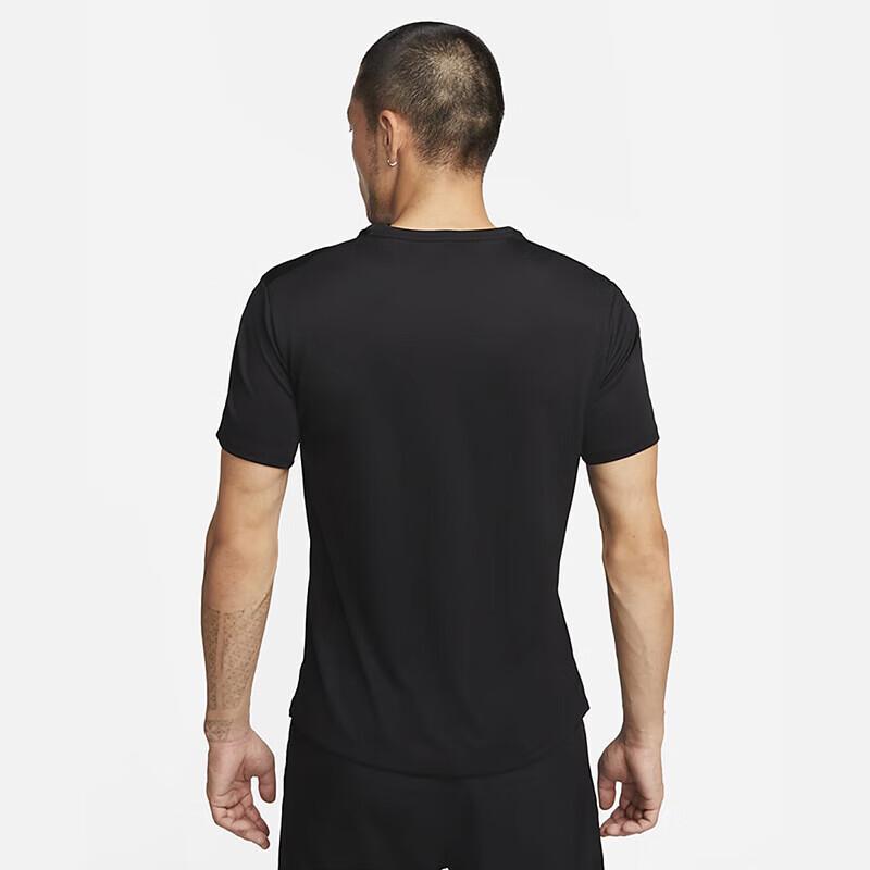 Nike Men's DV9316 Short Sleeve T-Shirt