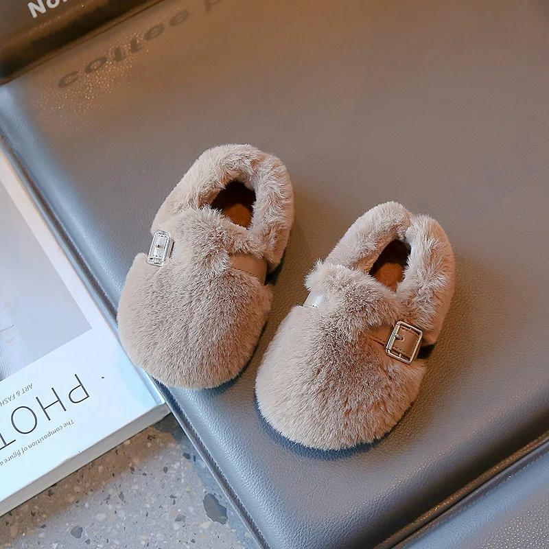 

Детская обувь принцессы, мягкая подошва, плоская обувь для девочек с металлическим декором, зимняя новая мода 2024 года для детей, плюшевая обувь, теплый тренд 21 хаки