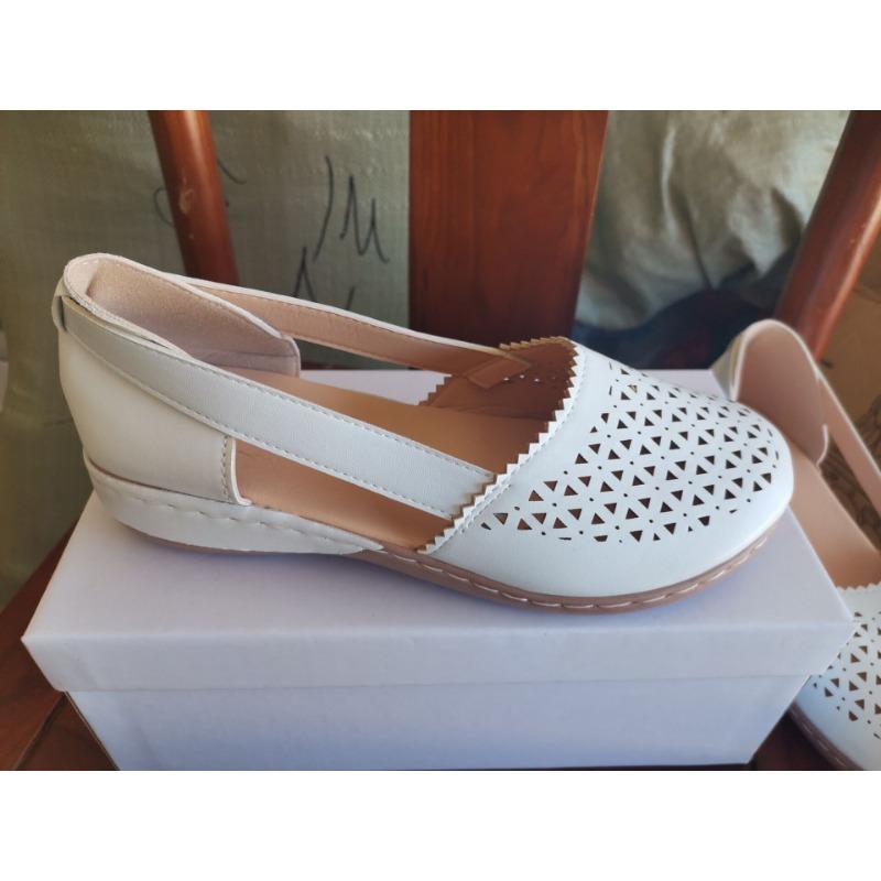 

Новые туфли с отверстиями Летние европейские и американские женские туфли Круглый носок Клиновидный каблук Плоская подошва Женские сандалии 35 белый