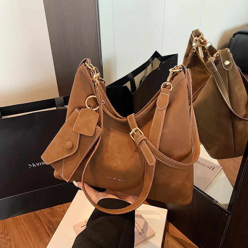 Premium commuter retro women's shoulder bag 2025 new fashionable large-capacity messenger bag going out to work tote bag