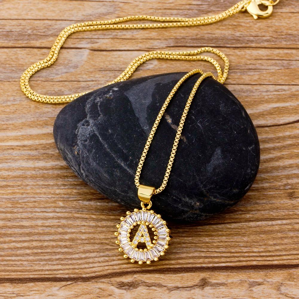 A piece of A-Z letters elegant and beautiful pendant necklace suitable for women men's initials fashionable versatile jewelry accessories