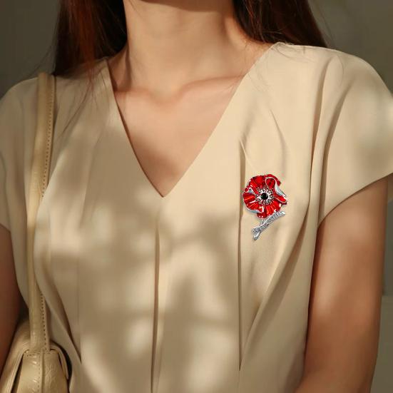 80th Anniversary Commemorative Brooch European Win Tribute Pin Flower Shape Badge with Enamel Petals for WWII Heroes