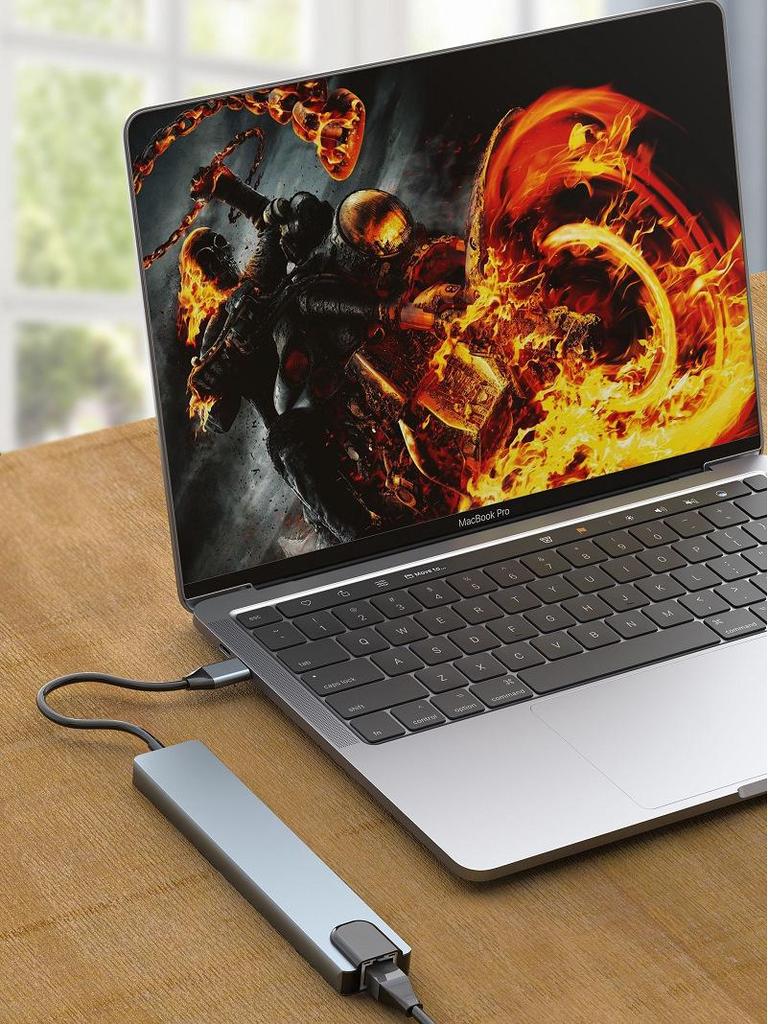 Rozšiřující dokovací stanice a převodník 8 v 1 s USB-C na HDMI 4K