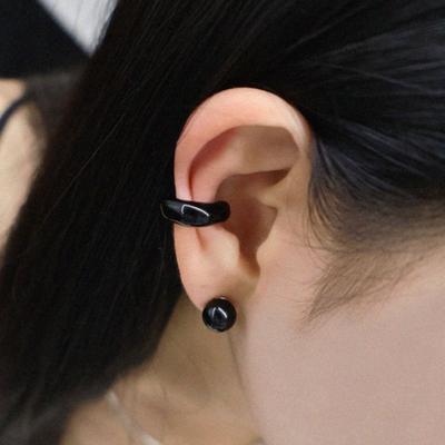 APIOH BLACK GLASS EARCUFF