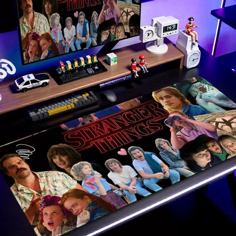 Stranger Things Kožená podložka pod myš Malá Velká Klip z filmu Podložka na stůl do koleje E-sport Protiskluzová podložka pod myš a klávesnici Personalizovaná Kreativní podložka na stůl
