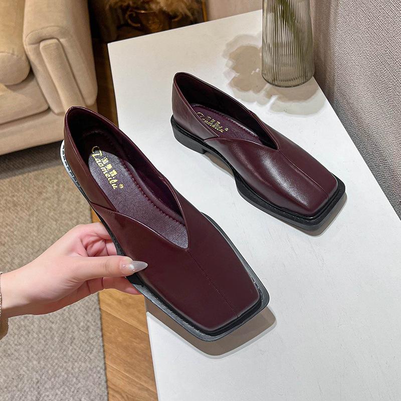 

Французские туфли Мэри Джейн женские весна и осень 2025 новый темперамент мягкая подошва ретро маленькие кожаные туфли большие размеры женская обувь 41-43 33 бордовый