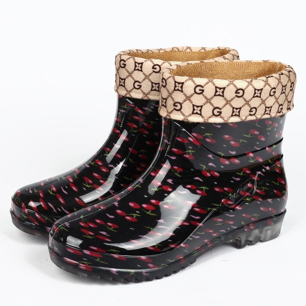 Women's Fashion Non-Slip Short Rain Boots, Waterproof Outdoor Rubber Shoes with Warm Cotton Lining.
