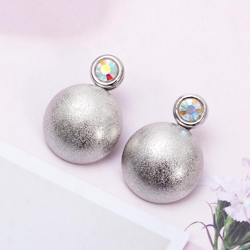 

Korean Ladybug Design Geometric Pitted Metal Stud Earrings for Women срібний