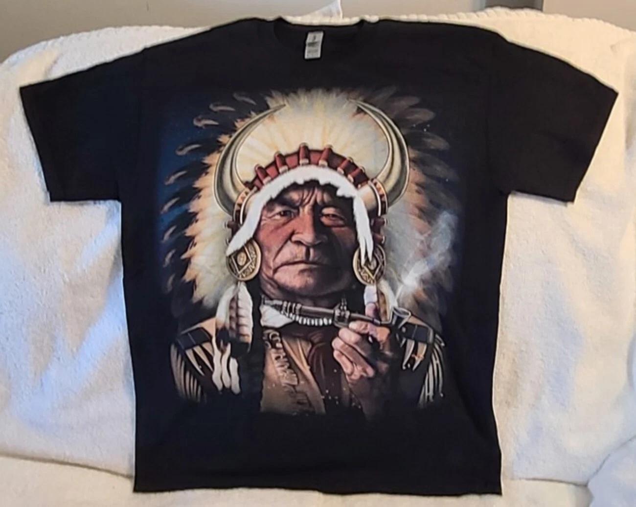 INDIAN CHIEF PEACE PIPE SMOKING NATIVE AMERICAN FEATHERS T-shirt XL
