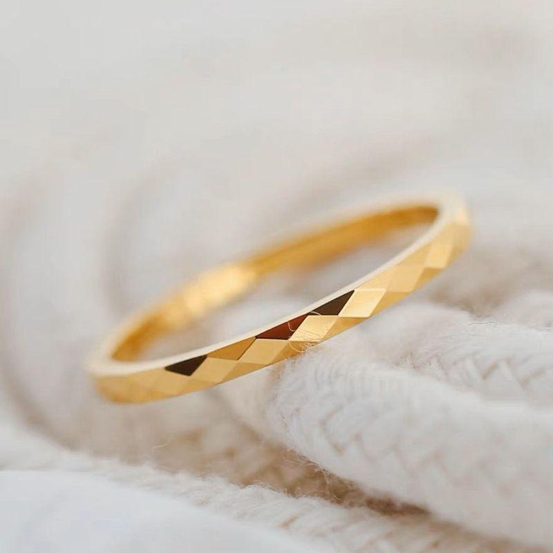 

Кольцо из титановой стали с ромбовидным узором 2 мм, новинка, не тускнеющее, ощущение класса, интернет-знаменитость, золотая партия, кольцо с цветком, огранка, украшение [374] 2mm section rhombus 5th American Edition