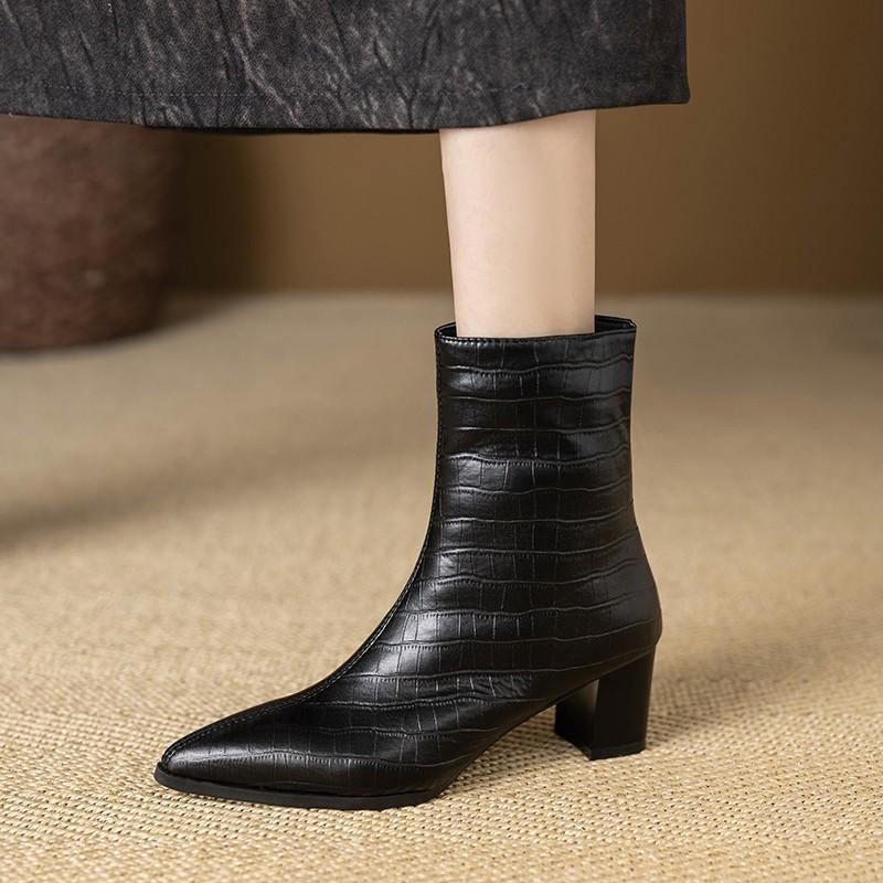 Retro fashion thick heel Martin boots women's autumn and winter new high-end pointed fleece warm short boots
