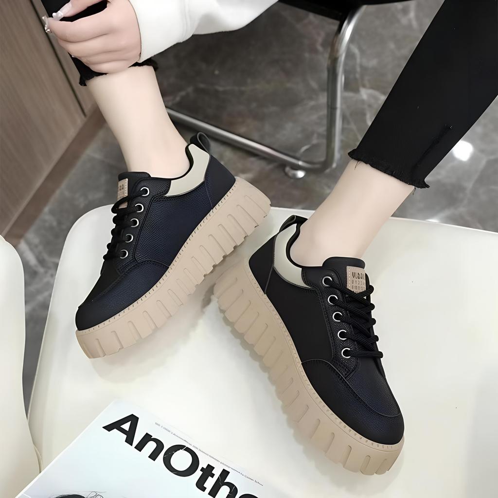 Sapatos Brancos Pequenos Primavera/Verão Sapatos Casuais Versáteis de Sola Grossa Elevados para Mulheres Sapatos de Estudante