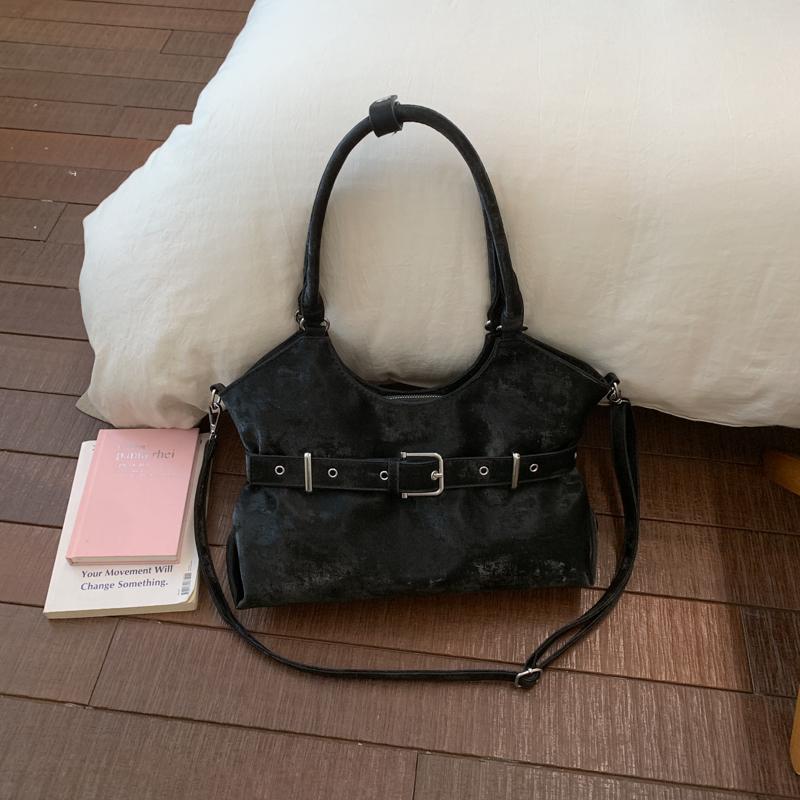 Solid Color Shoulder Bag with Buckle Strap Design Stylish Crossbody Bag for Daily Fashion Use