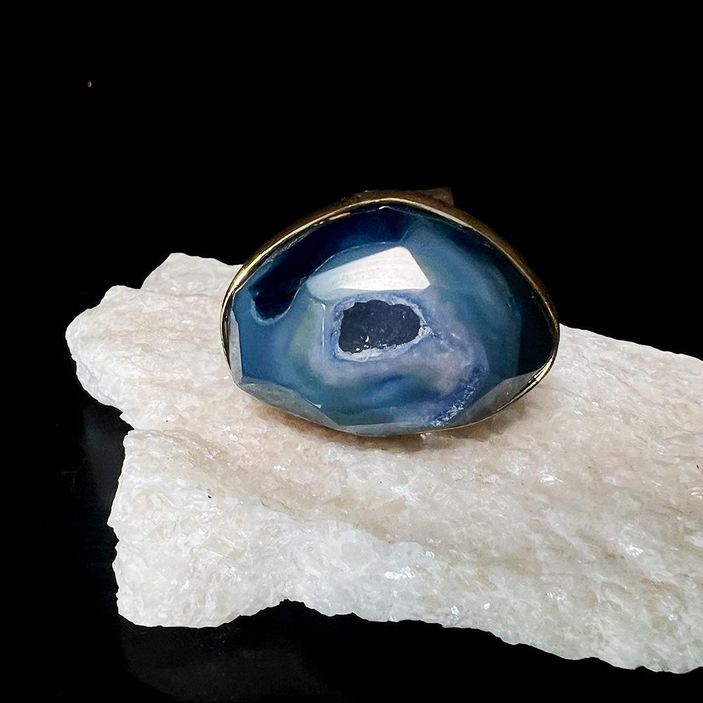 

Открытое кольцо с натуральным агатовым камнем – Уникальный нишевый дизайн синий