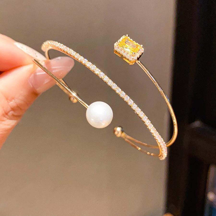 Geometric Zircon Square Pearl Threelayer Open Bracelet With Elegant Finish For Fashionable Office Wear золотой