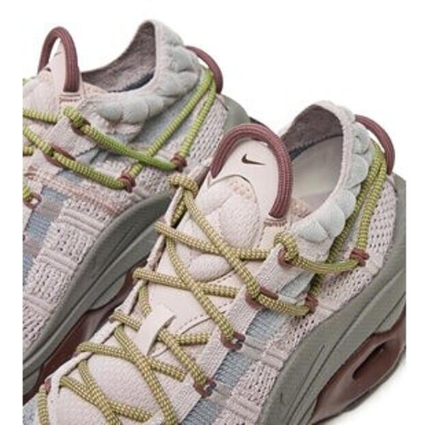 Nike Air Max Flyknit Venture Sneakers