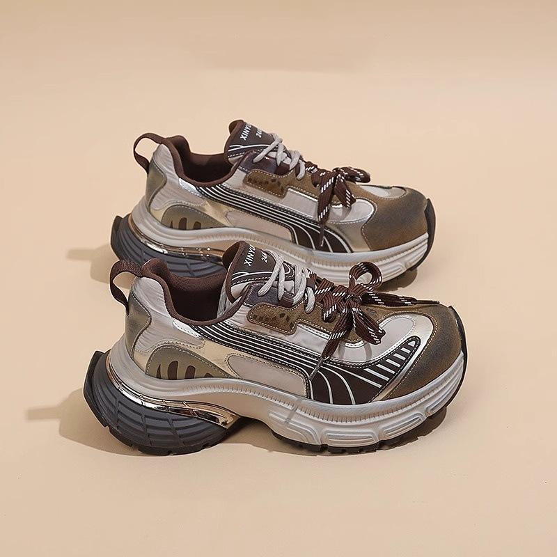 European station thick-soled heightening dad shoes women's 2025 spring new trendy cool fried street light casual running sneakers