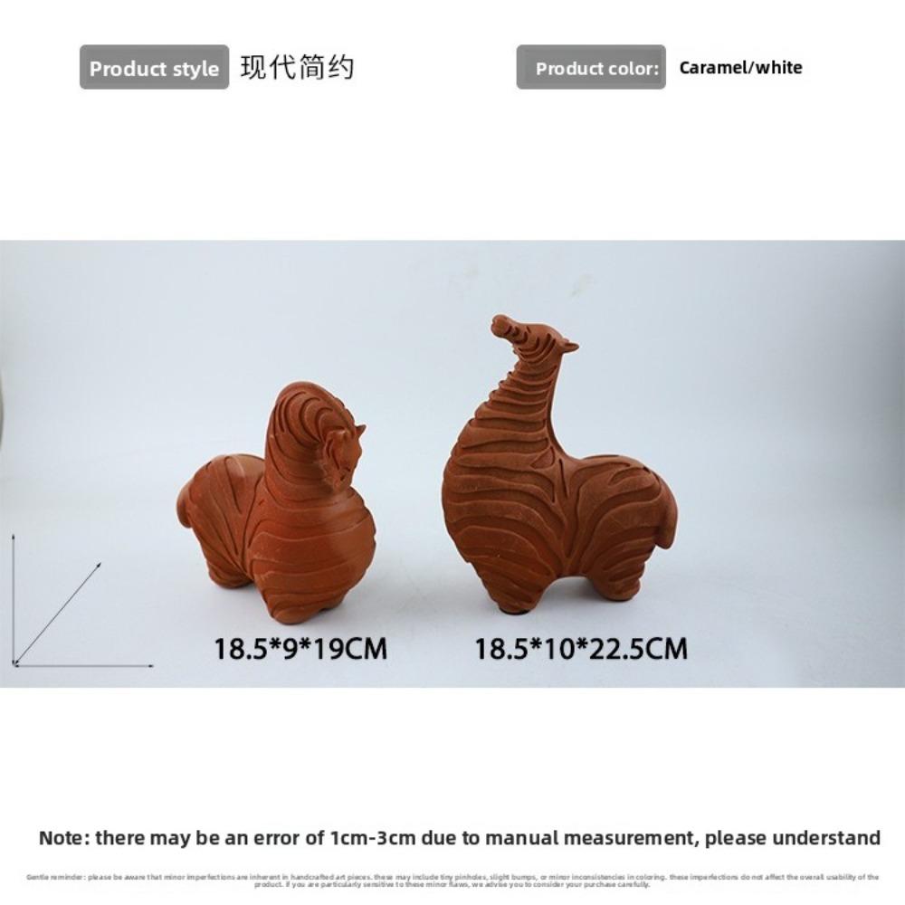 Nordic Striped Resin Horse Sculpture Bookshelf Ornament Abstract Irregular Chubby Horse Statue Animal Indoor Tabletop Decoration