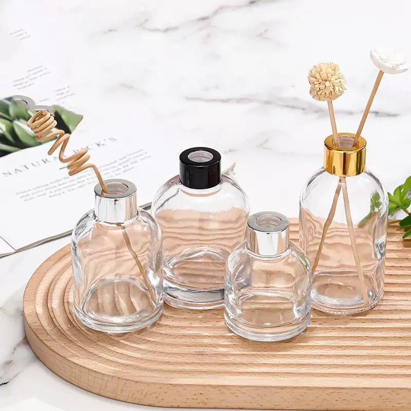 Creative Home Decor Aromatherapy Glass Bottle with Rattan Diffuser Sticks, 200ml.