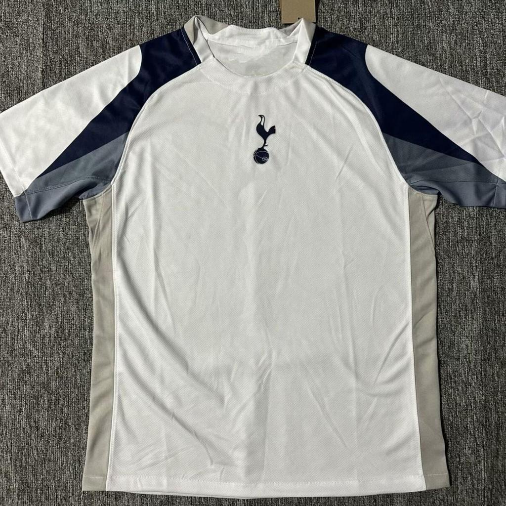 2526 Dres Tottenham Hotspur Sezónní: Kane, Maddison, Romero, Vicario, Vardy (Thajská verze)