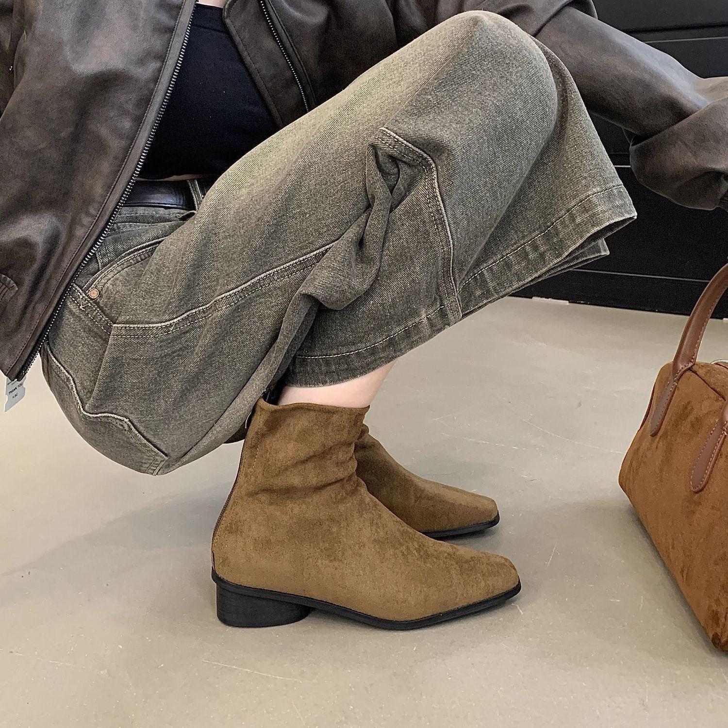 

Корейские замшевые ботильоны на толстом каблуке - Женские модные бархатные ботильоны, стройнящие ногу, на осень/зиму 2025 Default size