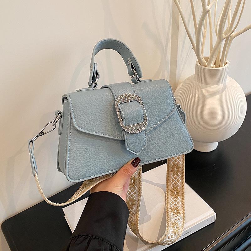 Retro Portable Small Square Bag Women's Bag 2025 New Fashion Shoulder Bag Versatile Premium Texture Messenger Bag