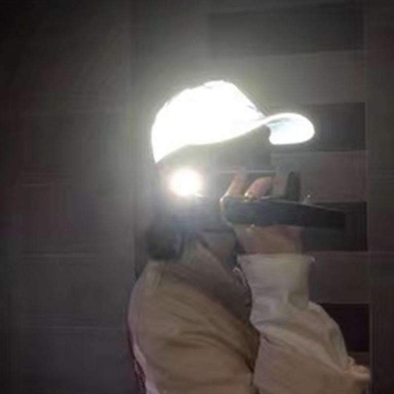 Reflective Silver Baseball Hat Outdoor Sports Hat Night Safety Cycling Hat for Outdoor Sports and Night Safety