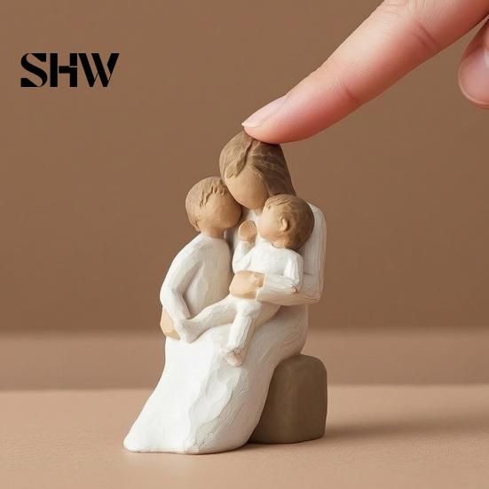 Healing Home Ornament Mother Holding Baby Figurine, Resin Family Love Statue for Bedroom Desk, Desktop Decoration Study Heartwarming Decor Ornament,