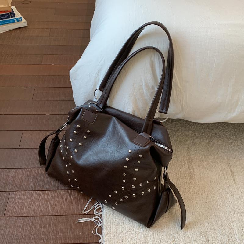 

Rivet Design PU Leather Hobo Underarm Bags Lady Large Capacity Shoulder Bag for Women 2025 New Trend Y2K Handbags and Purses 50cm)) кавовий